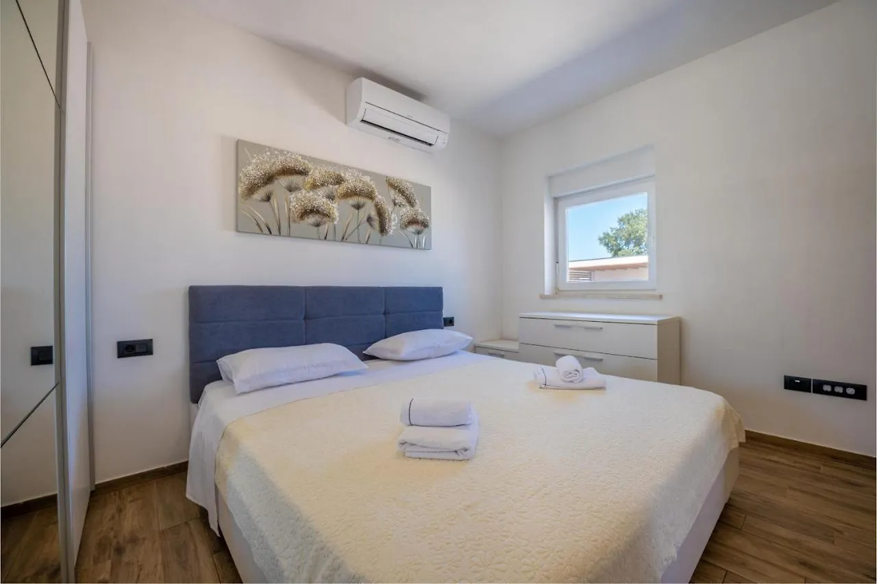 Vacation House Ana Fazana