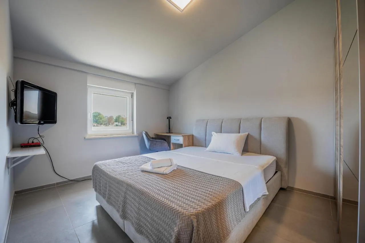 Vacation House Ana Fazana 0*,